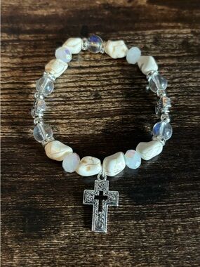 White Howlite Beaded Cross Stretch Bracelet‎